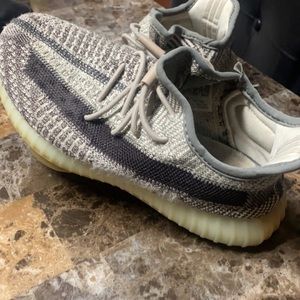 Youth kids Yeezy tennis used gentle condition